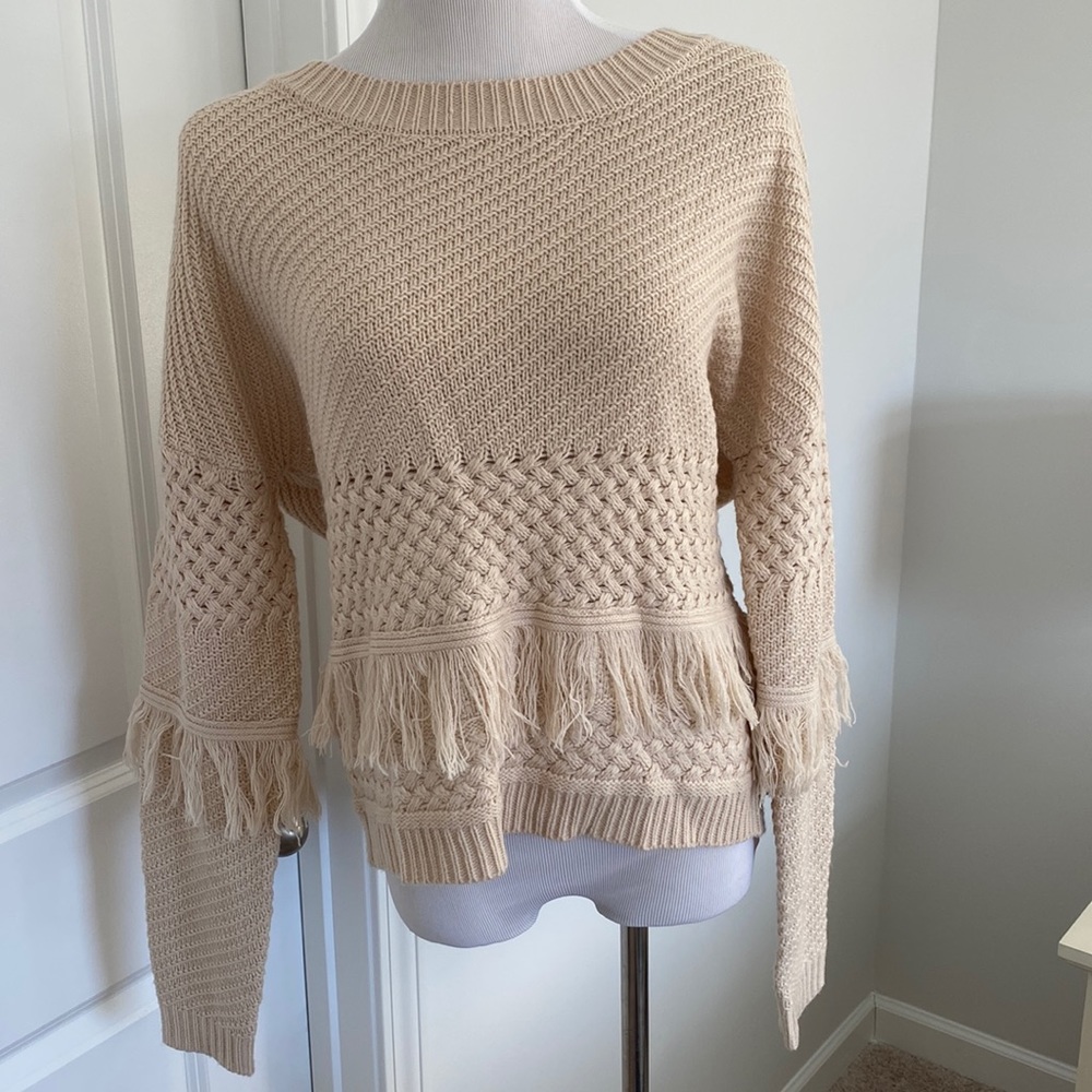 Women’s sweater. Size: Large